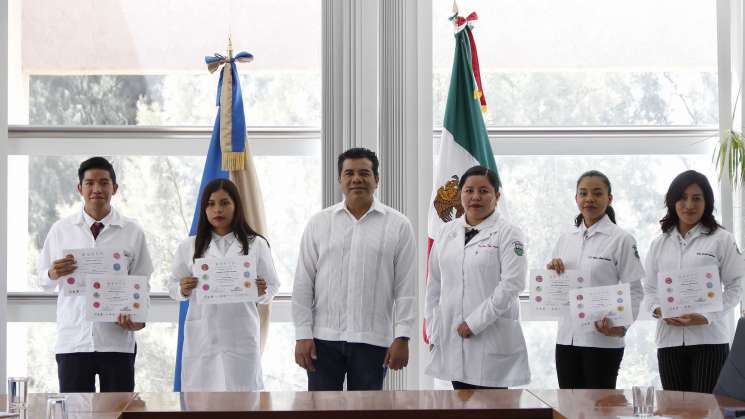 Alumnos de la UABJO destacaron en Festival de Ciencia y Artes