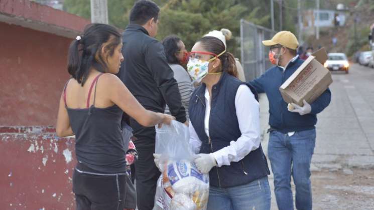 Ayuntamiento da apoyos alimenticios en Santa Rosa Panzacola