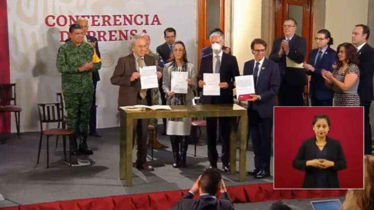 Firma AMLO y Teletón convenio para atención a enfermos en general