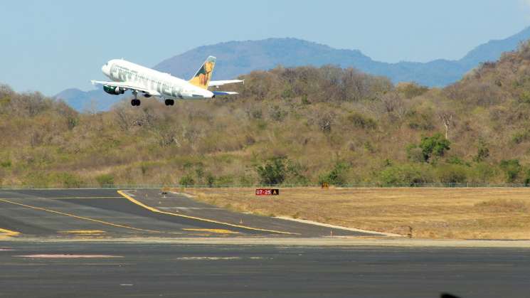 Mejor infraestructura aeroportuaria, impulso para Oaxaca: AMH