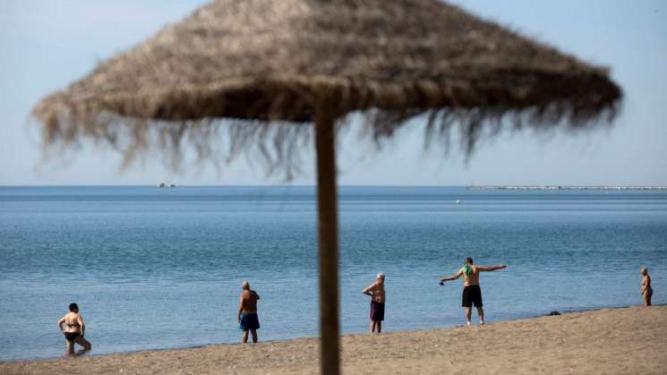 En la costa oaxaqueña reabren playas para reactivar economía