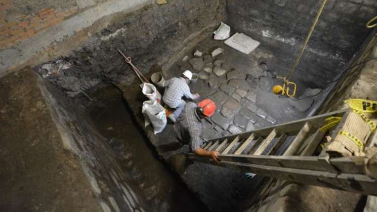 Descubren palacio azteca debajo de edificio del NMP