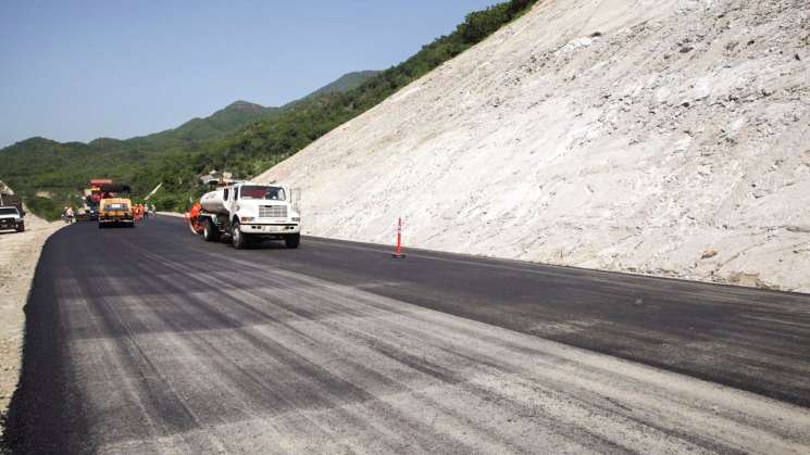 Continúa construcción de autopistas a la Costa e Istmo