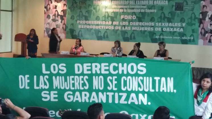 Pese a ILE en Oaxaca, mujeres continúan viajando a CDMX