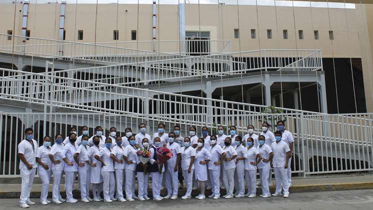 Egresan pasantes de Enfermería del Hospital General de Oaxaca