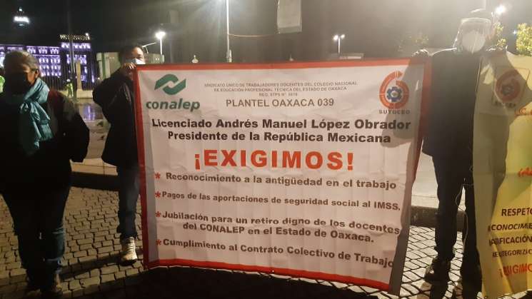 Docentes de CONALEP Oaxaca protestan en CDMX