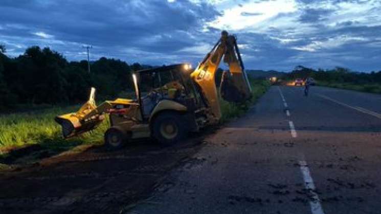 Repara SCT 21 tramos carreteros afectadas por “Hernán”en Oaxaca