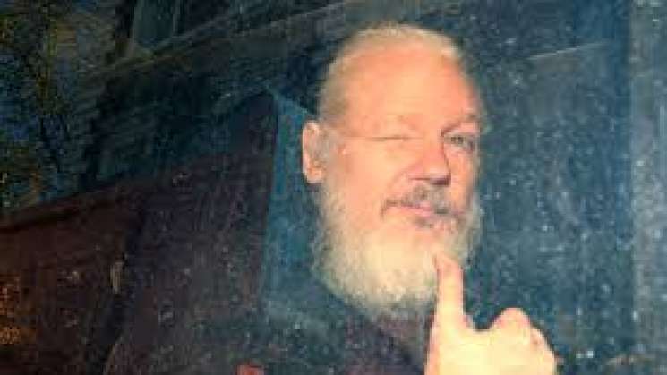 Si revela fuente, Donald Trump ofrece indulto a Julian Assange