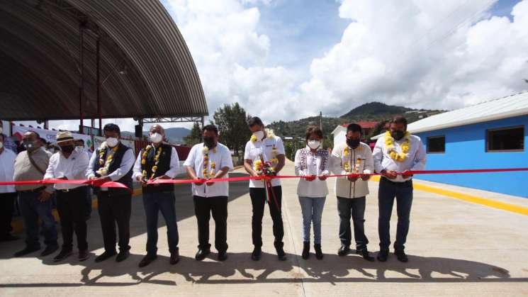 Inaugura AMH obras de infraestructura social en la Sierra Norte