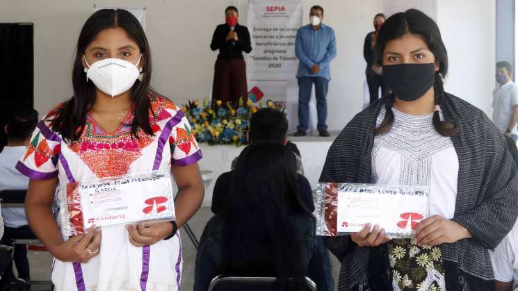 Estudiantes de UABJO, reciben reconocimientos semillas de talento