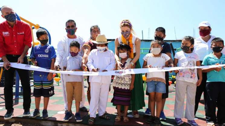 Inaugura DIF Oaxaca parque infantil en San Pedro Jicayán