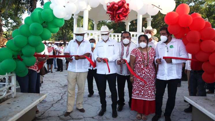 San Miguel Soyaltepec mejora infraestructura deportiva y social