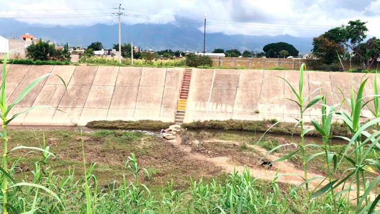 Construye CAO nuevo puente vehicular en Santa Cruz Amilpas