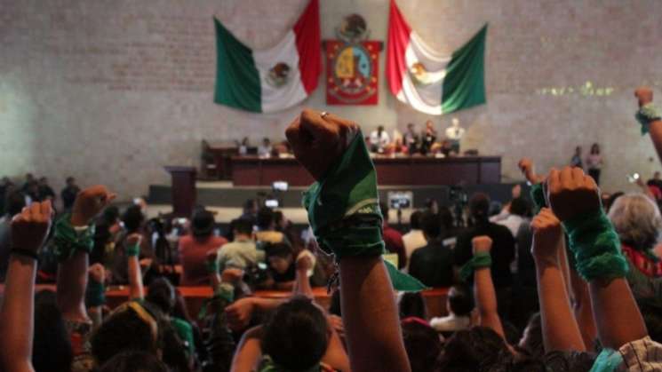 Oaxaca: un hospital, rechazo médico y falta de información