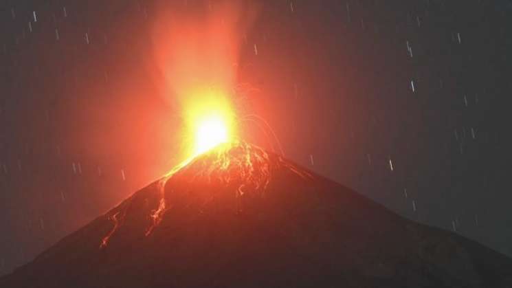  Volcán de Fuego en Guatemala entra en actividad