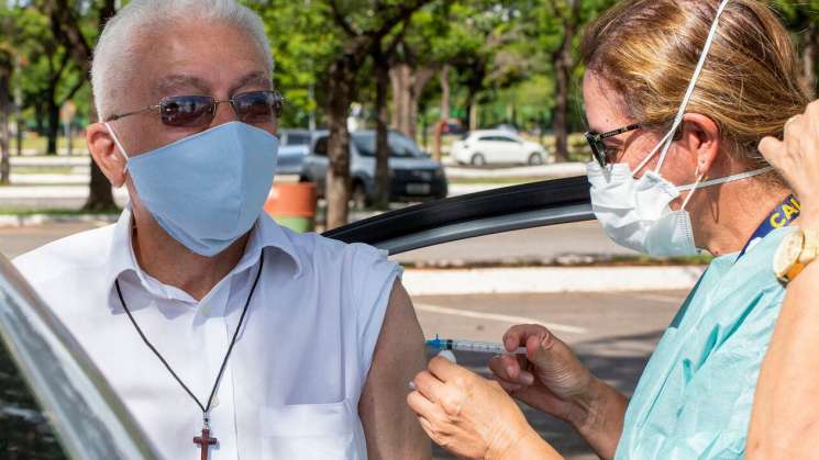 Directora de la OPS pide acceso equitativo a vacunas COVID-19