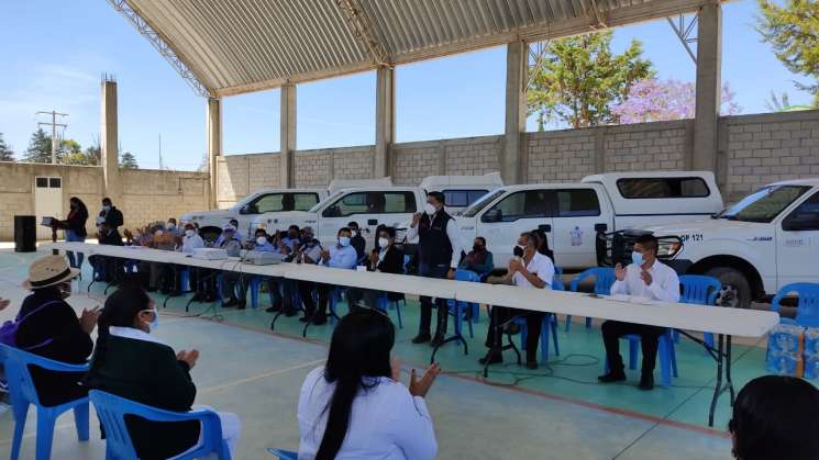 Entrega SSO camionetas a cuatro municipios