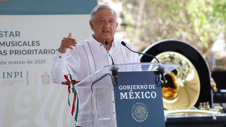 La meta es vacunar a adultos antes de tercera ola: AMLO