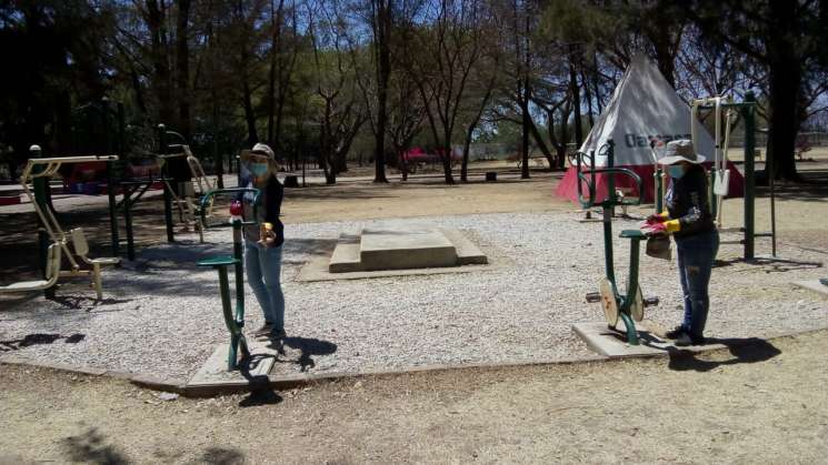 Continúa sanitización de parques para prevenir contagios de COVID