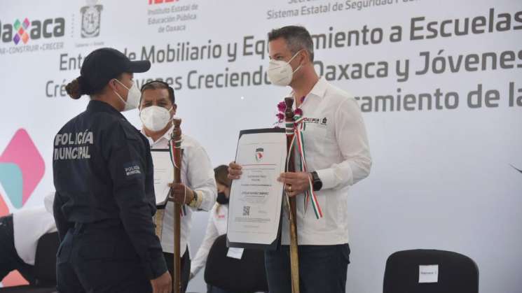 En Tlaxiaco AMH entrega obras y apoyos para diversos sectores