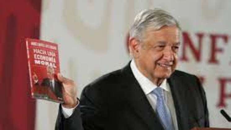 Adelanta AMLO detalles de su libro número 19