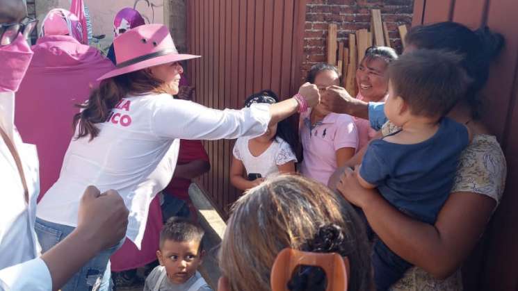 San Agustín Yatareni se pinta de rosa