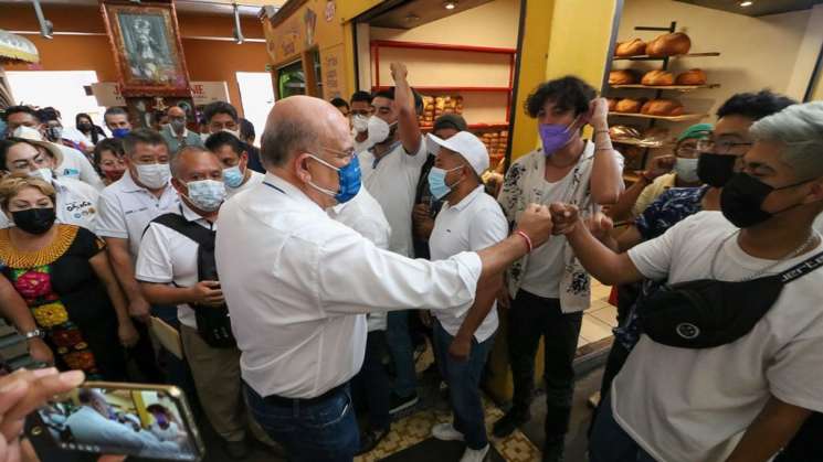 Mercados oaxaqueños firmes con Javier Villacaña  