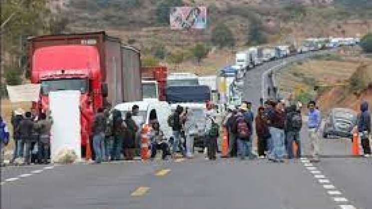 Con bloqueos piden libertad de la edil de Nochixtlan