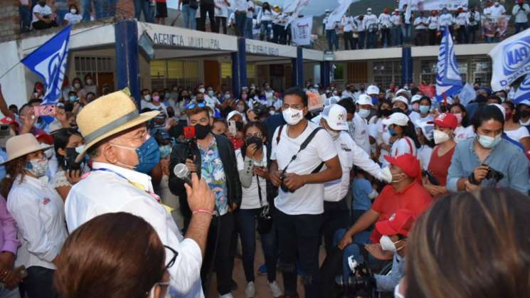 Desborda  Pueblo Nuevo por el triunfo de Javier Villacaña  