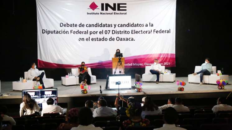 Gana Pepe Estefan Gillessen el debate de candidatos 