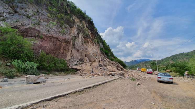 Por deslave se corta carretera Oaxaca- Tehuantepec