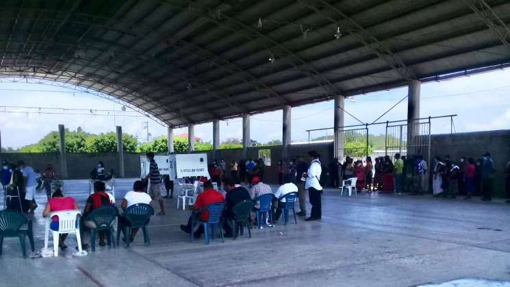 Habitantes de San Dionisio del Mar, ejercen su voto  tras 11 año