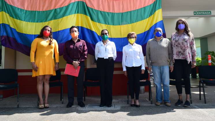 Bandera de la Diversidad Sexual, ondea en Coesida  