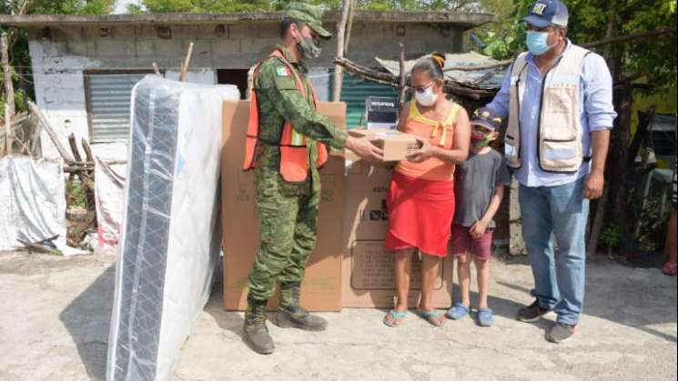 Entrega SEDENA 10, 000 paquetes de enseres domésticos en Tabasco