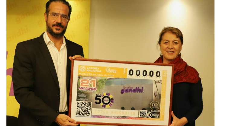 Develan billete de lotería con los 50 años de librería Gandhi