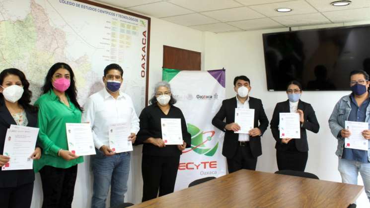 Entrega CECyTEO certificados a primer cuerpo de evaluadores