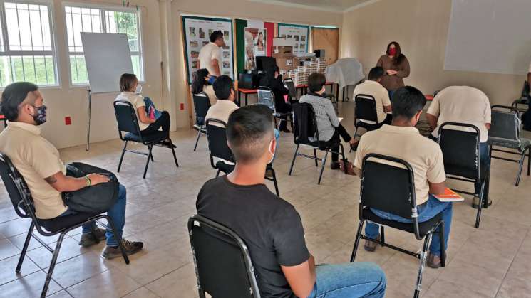 Realiza IEEPO curso- taller en Eloxochitlán de Flores Magón