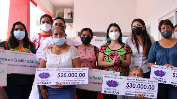 SMO entrega créditos a mujeres oaxaqueñas