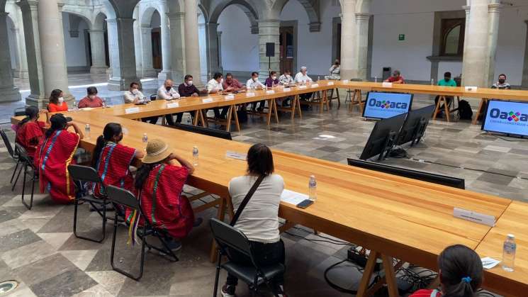 Gobierno de Oaxaca y Federación ofrecen retorno seguro a triquis