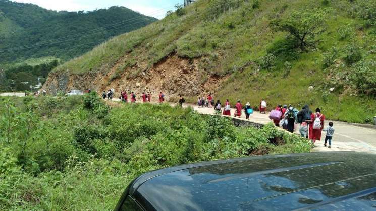 Avanza traslado de triquis que regresan a Tierra Blanca