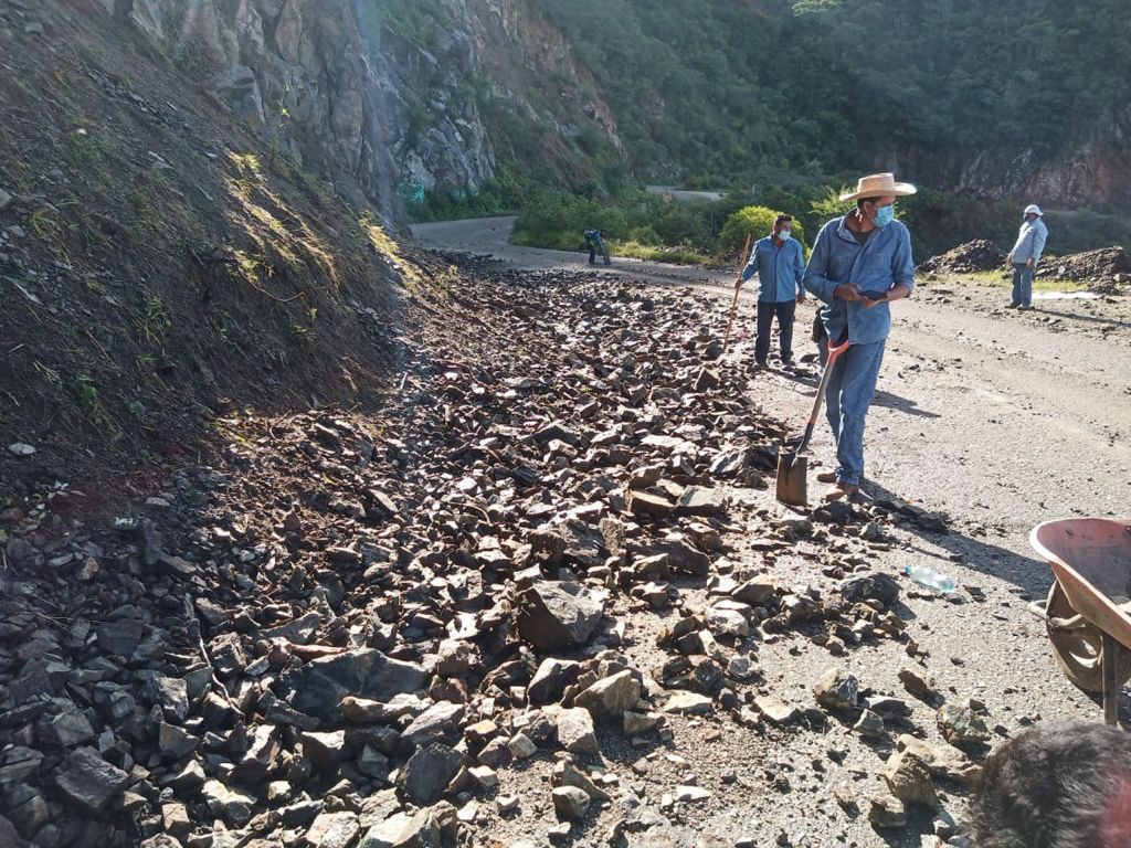 Atiende CAO daños a carreteras por paso de ondas tropicales 