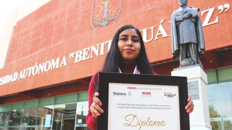 Erika Ruíz, alumna de UABJO, recibió Premio Estatal de Juventud