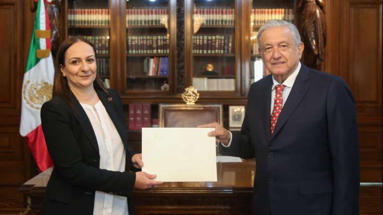 Recibe AMLO cartas credenciales de 10 embajador@s