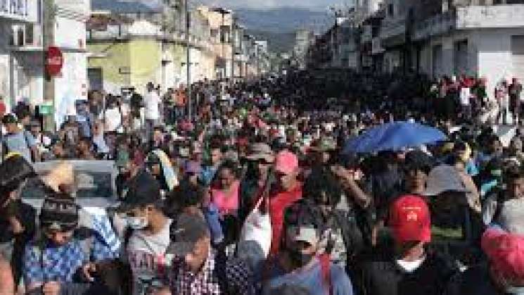  Caravana migrante cambia de ruta, parte a Oaxaca  