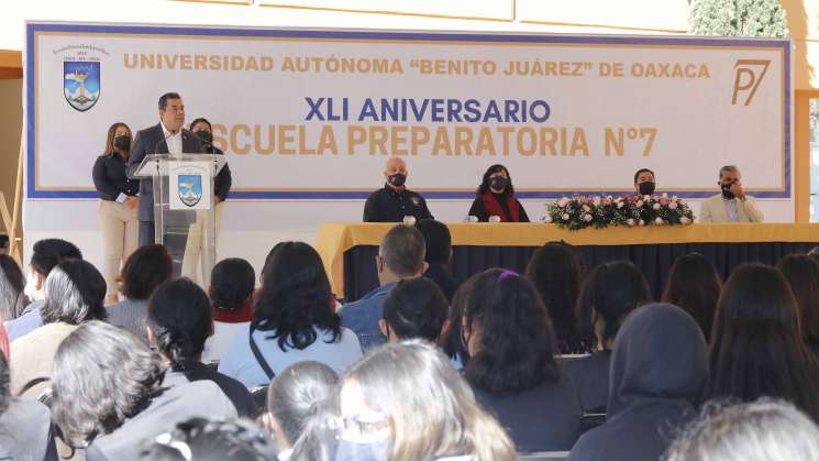 Preparatoria 7 de la UABJO, celebró 41 años de su fundación