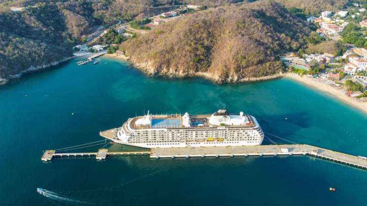 Turismo de cruceros se reactiva en Bahías de Huatulco     