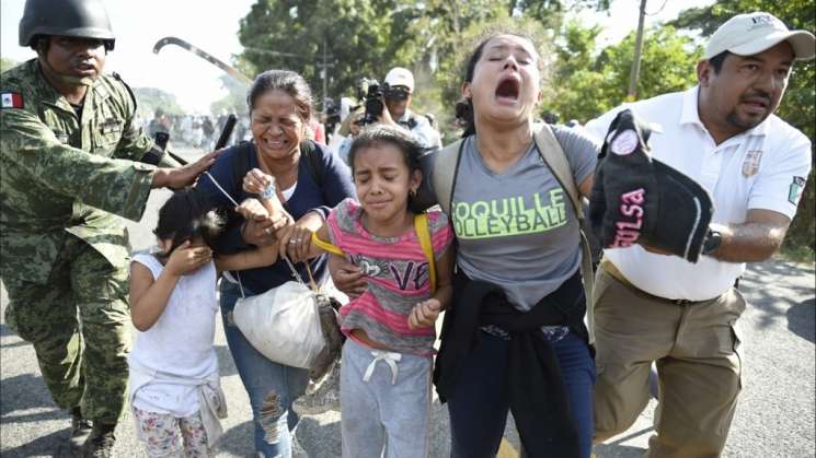 Intentan migrantes crear caravana en Chiapas, es disuelta por GN