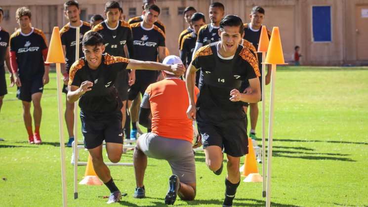 Alebrijes de Oaxaca visita a Rayados de Monterrey 