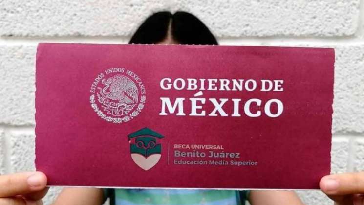 Cobertura de 9.8 millones de estudiantes con becas en 2022