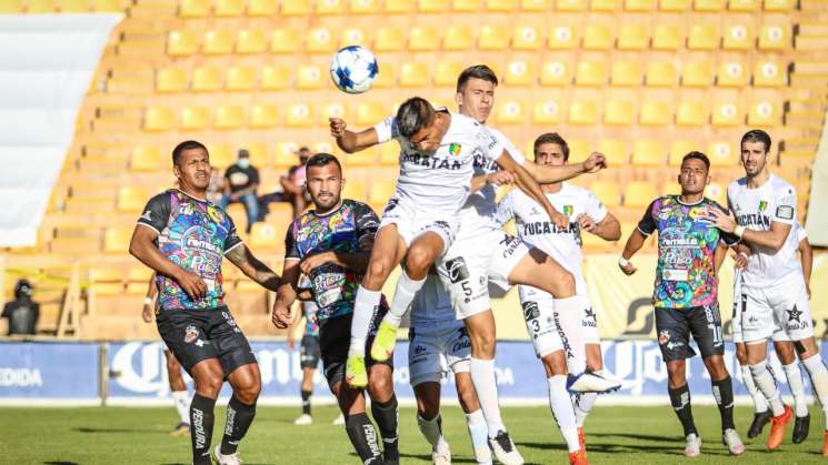 Carlos Guerrero guía la victoria de Alebrijes de Oaxaca 